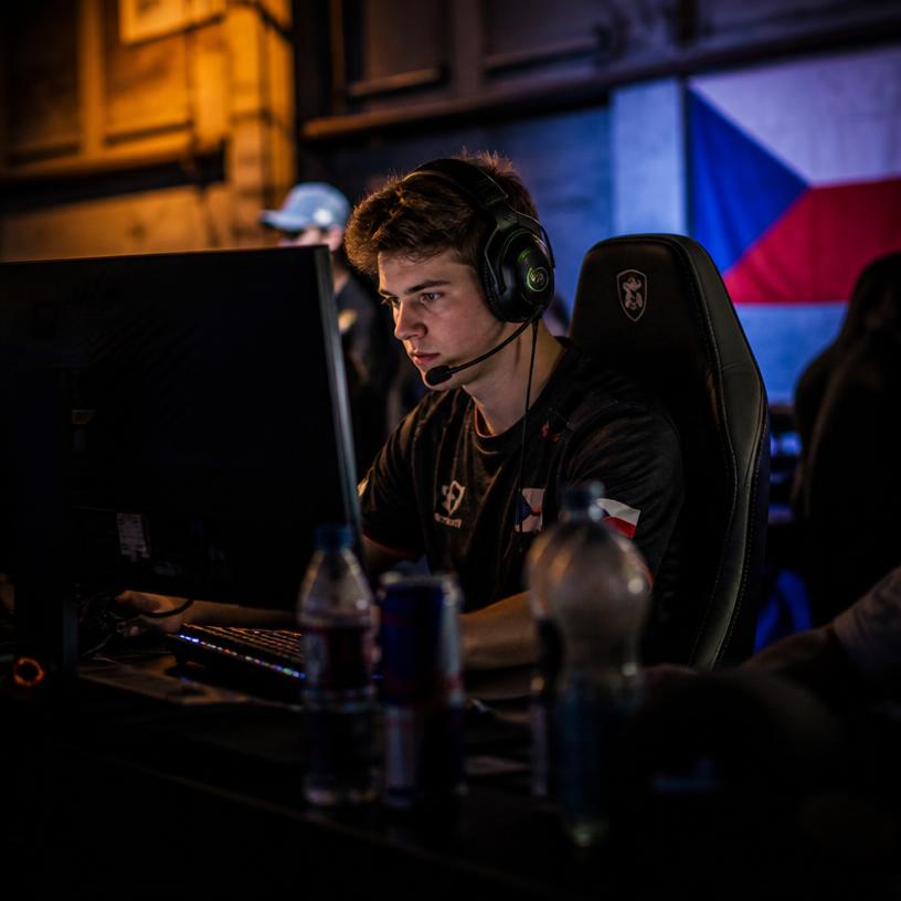 Kdo drží český e-sport nad vodou?